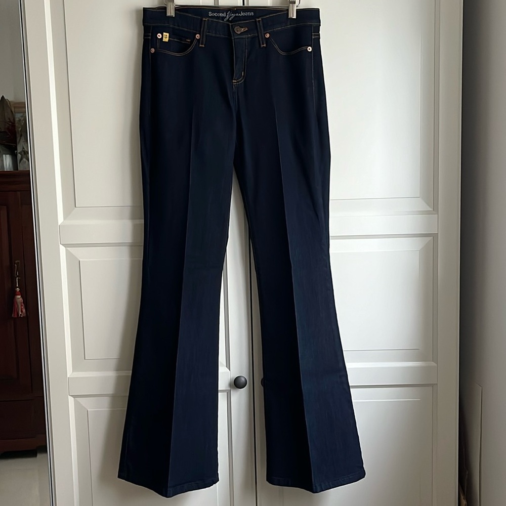 Second Yoga Jeans in dark wash. Midrise, flare leg. Size US 28